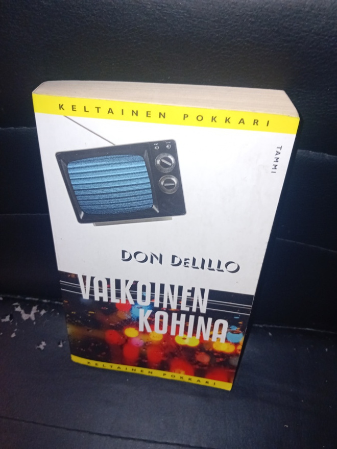 Don Delillo  : Valkoinen kohina ( SIS POSTIKULU )