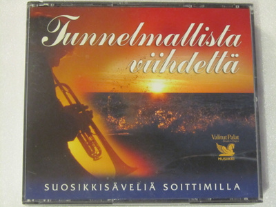 Tunnelmallista viihdettä•Suosikkisäveliä soittimilla 4CD Box
