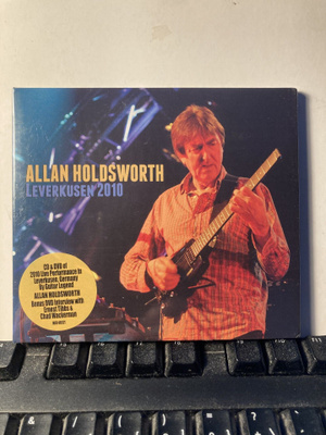 ALLAN HOLDSWORTH: Leverkusen 2010, CD + DVD, muoveissa