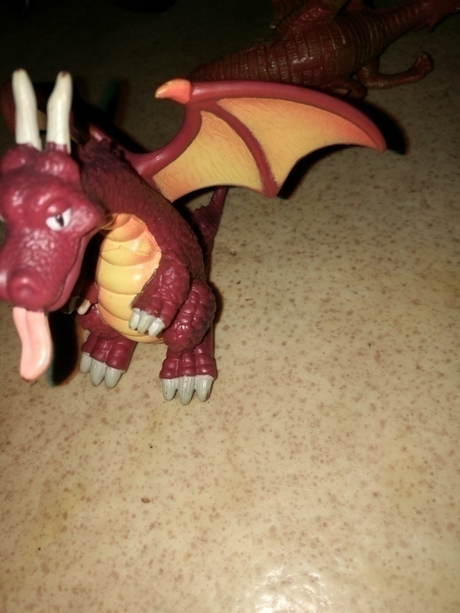 Dragon hahmo 2000-luvulta 12 cm lohikäärme