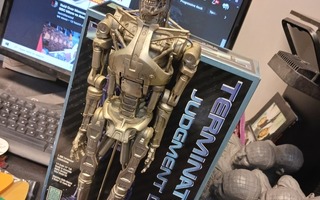 TERMINATOR ENDOSKELETON MODEL   - HEAD HUNTER STORE.