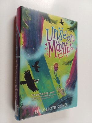 Emily Lloyd-Jones : Unseen magic
