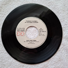 Hän On Täällä Tänään / Älä Itke Iines - Nurmio 7" single - pikkukuva 2