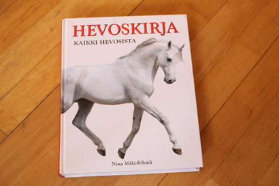 Nina Mäki Kihniä Hevoskirja tallielämä hoito ratsastus v #10