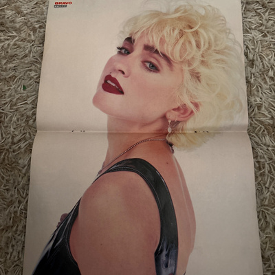 Madonna pikkujuliste
