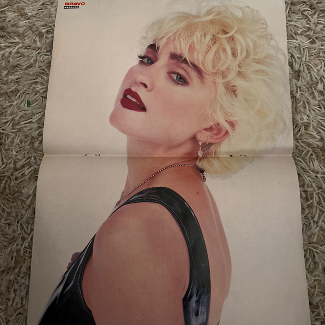 Madonna pikkujuliste