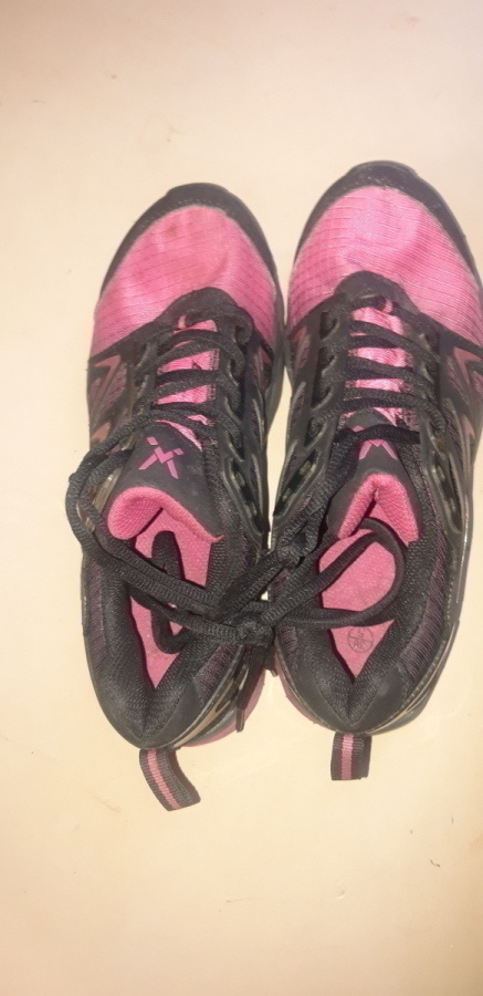 Naisten lenkkitossut koko 38 waterproof musta/pinkki