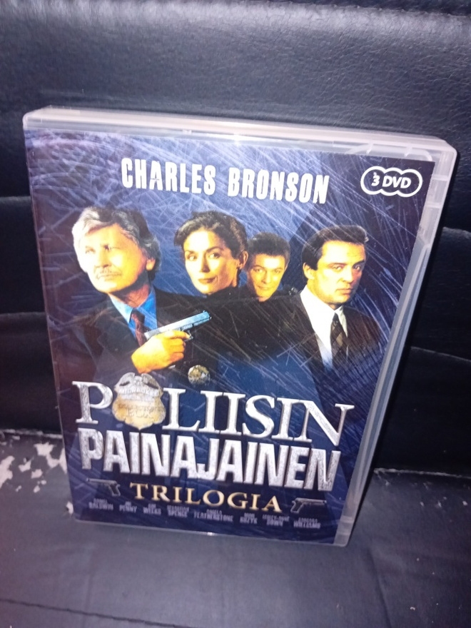 3DVD Poliisin painajainen TRILOGIA  ( SIS POSTIKULU )