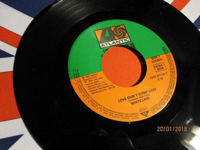 White Lion: Love Don't Come Easy 7"