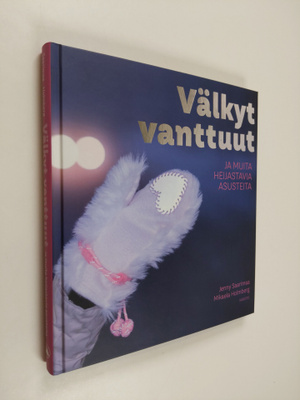Jenny Saarimaa : Välkyt vanttuut ja muita heijastavia asu...