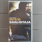 VHS: Saalistaja (Tommy Lee Jones, Benico del Toro 2002) - pikkukuva 1