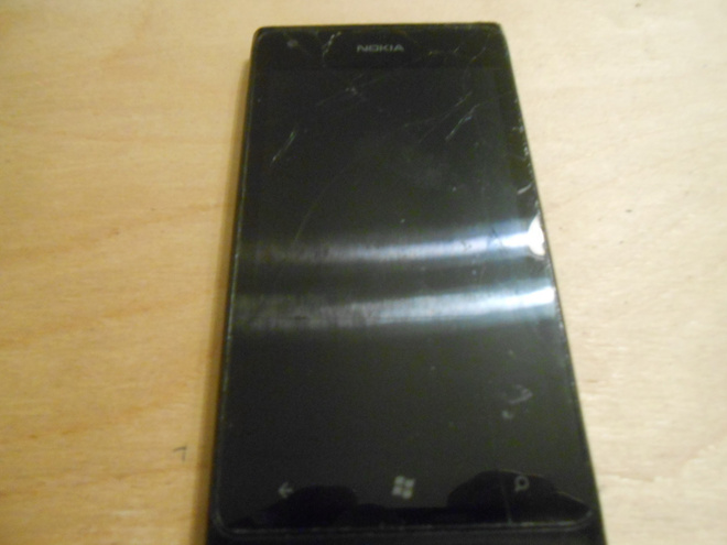 Nokia Lumia 900, varaosiksi.