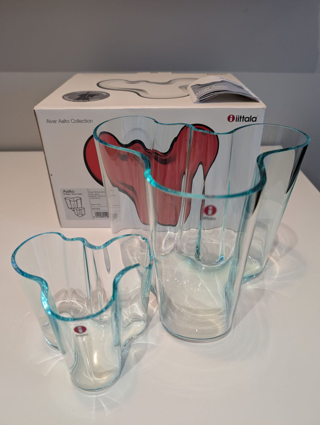 2 vedenvihreää Aalto-maljakkoa, 160mm(virheetön) +95mm(särö)