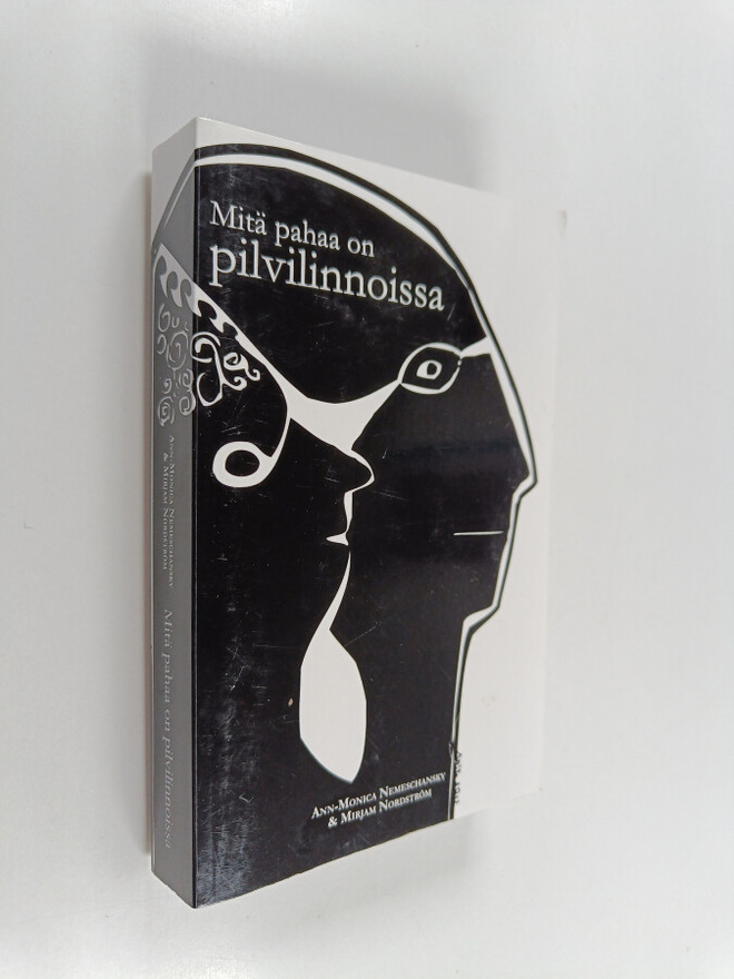 Ann-Monica Nemeschansky : Mitä pahaa on pilvilinnoissa