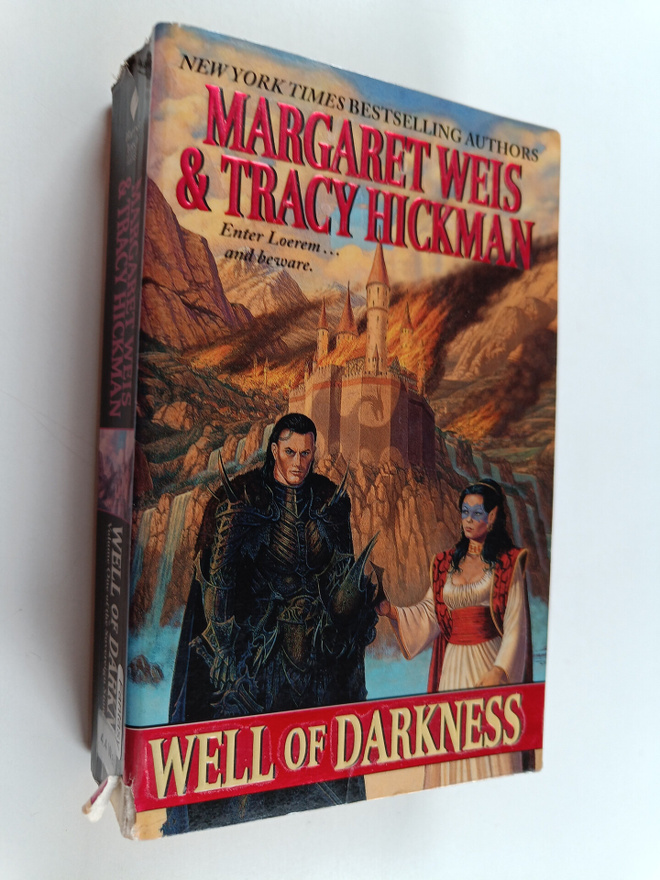 Margaret Weis ym. : Well of Darkness : Volume One of the ...