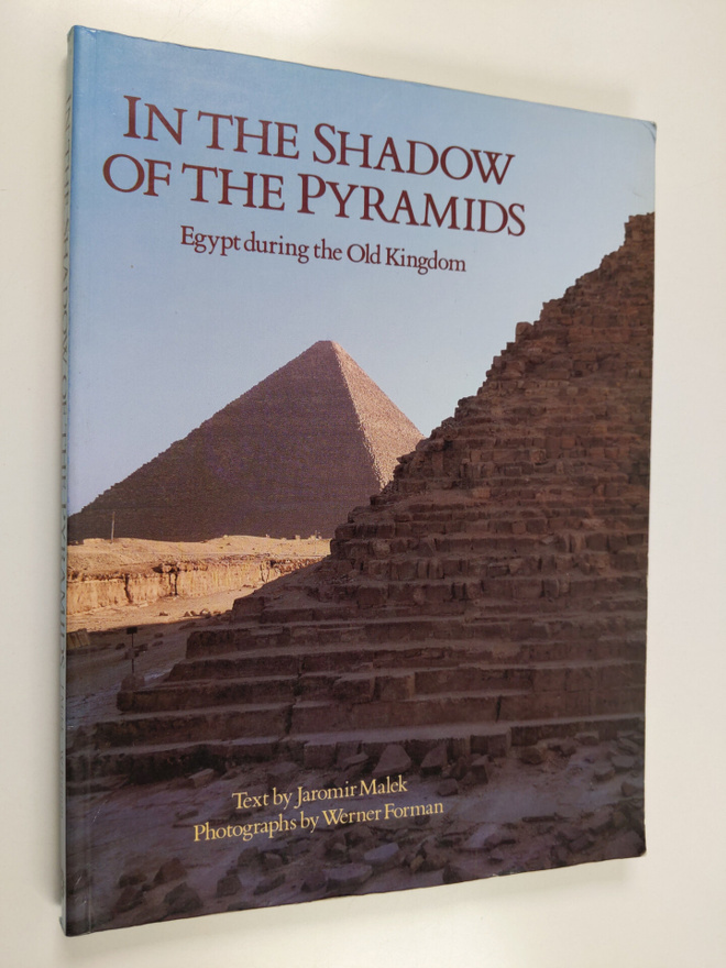 Jaromir Malek : In the shadow of the pyramids : Egypt dur...
