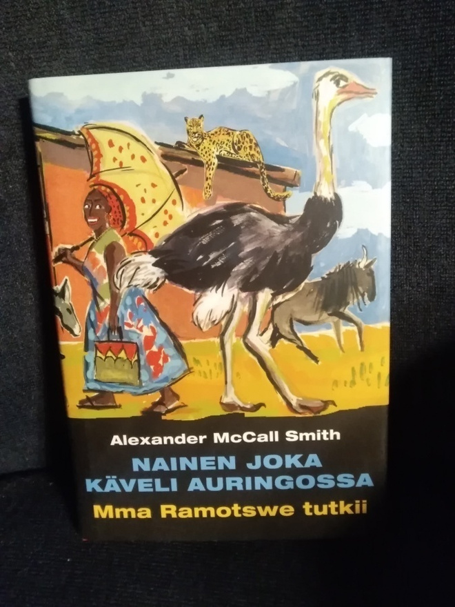 Alexander McCall Smith: Nainen joka käveli auringossa