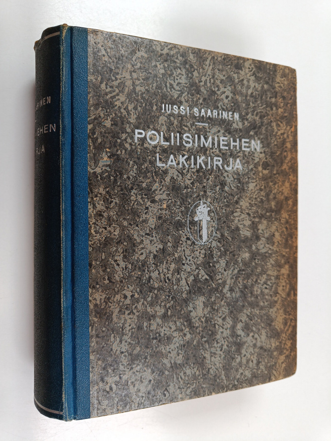 Jussi Saarinen : Poliisimiehen lakikirja