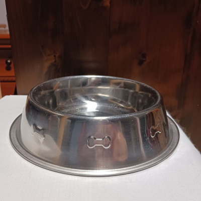 Koiran ruokakuppi metallia