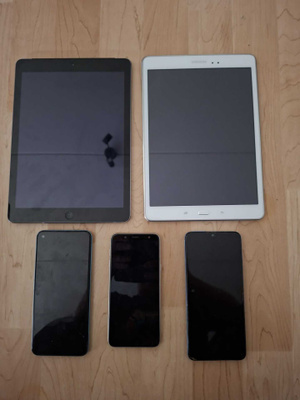 1 iPad, 1 Samsung tabletti, 3 Android-puhelinta huutopaketti