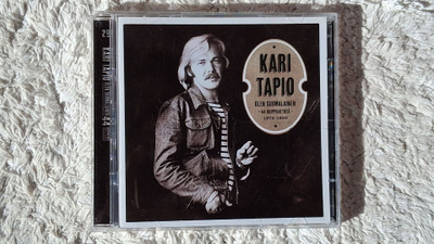 Kari Tapio: Olen suomalainen 44 huippuhetkeä 1972-1992, 2CD.
