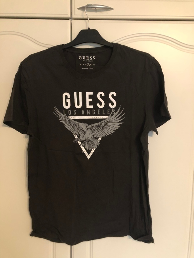 T-paita: Guess Los Angeles.Koko: L.
