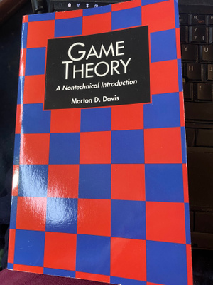 Game Theory - kirja peliteoriasta.