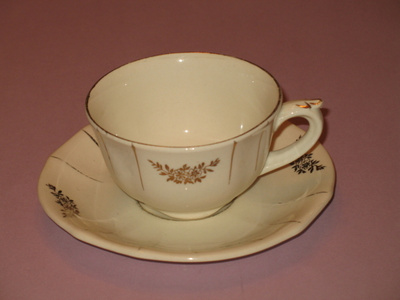Arabia: Vanha "ILOINEN" IRJA -KAHVIKUPPIPARI