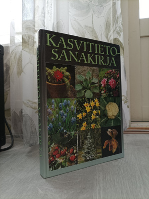 Kasvitietosanakirja (4.p. Wsoy 2003)