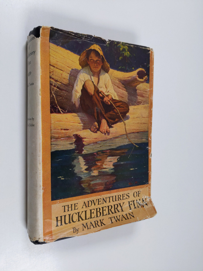 Mark Twain : The adventures of Huckleberry Finn
