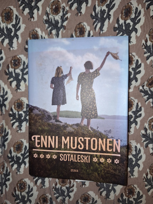 Enni Mustonen  : Sotaleski  1p