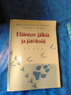 eläinten jälkiä ja jätöksiä