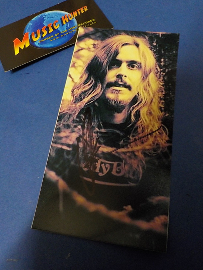 OPETH - MIKAEL ÅKERFELDT NIMIKIRJOITUS VALOKUVASSA