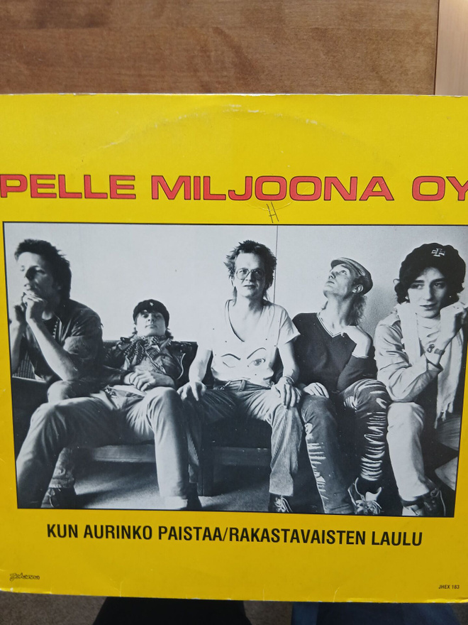 Pelle Miljoona OY : Varjo seuraa onneain,