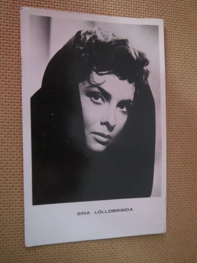 Vintage valokuvakortti - Gina Lollobrigida