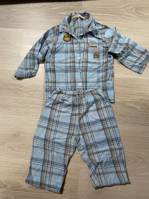 Poikien ruudullinen  pyjama oloasu koossa 98/104