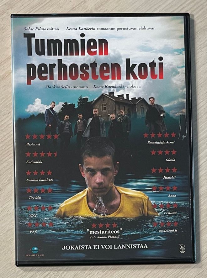 Dome Karukoski: Tummien perhosten koti (2008)