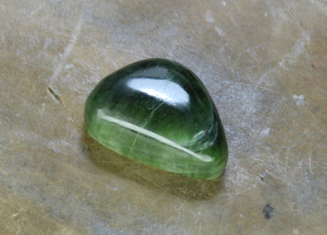 Outokumpu kromidiopsidi pyörtöhiottu 31.23 karaattia / 22 mm