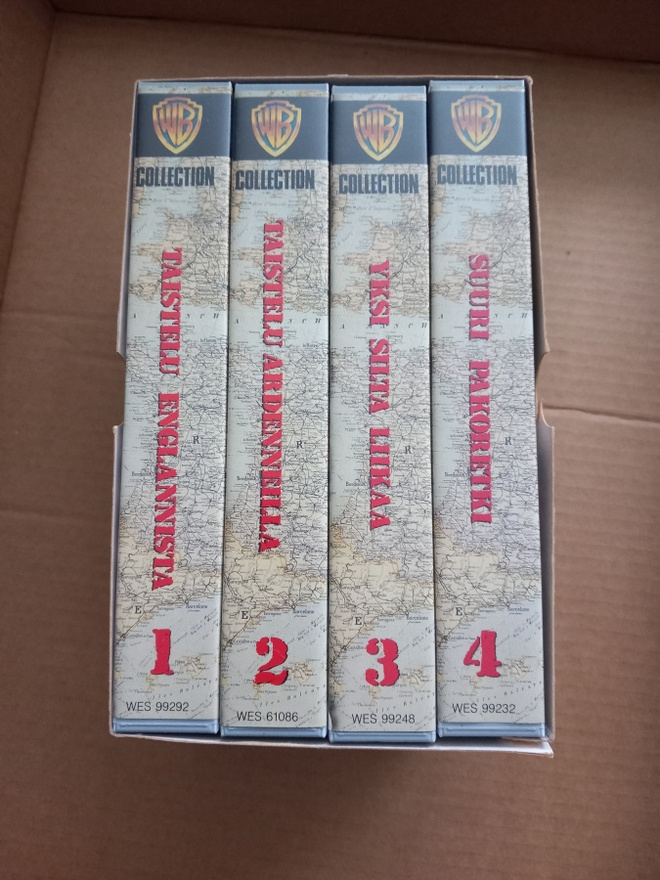 Warner bros sota collection Suomi [VHS]