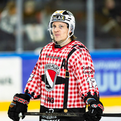 #17 Karjalainen Henry | Kiekko-Pojat