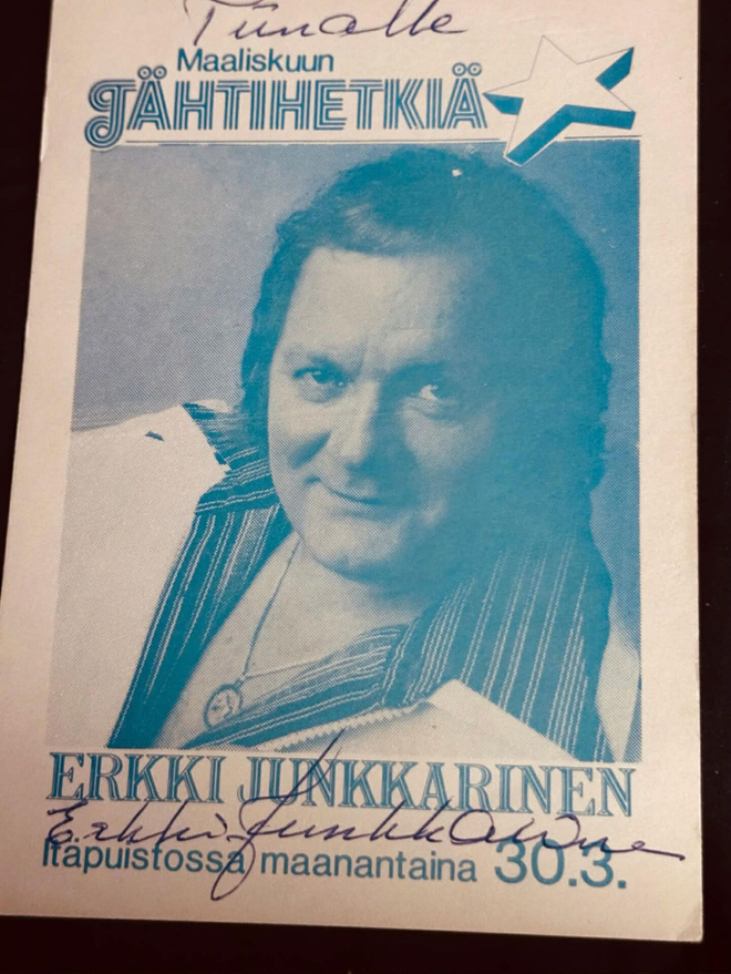 Erkki Junkkarinen nimikirjoitus mainoksessa