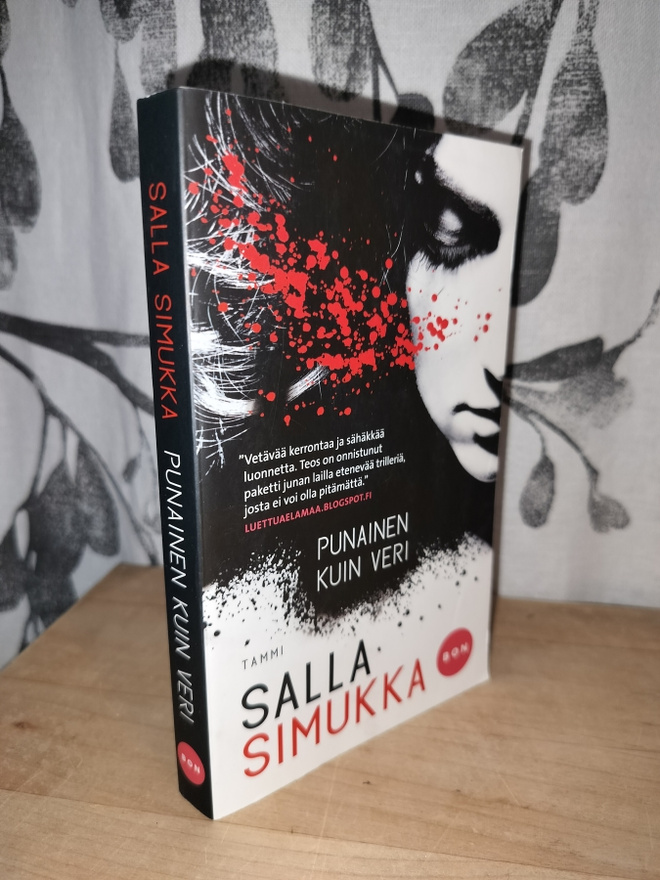 Salla Simukka - Punainen kuin veri - 1.p.2013