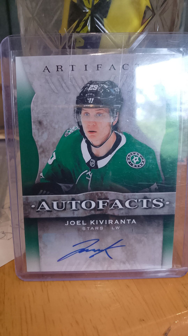 Artifacts autograph Joel Kiviranta Dallas!