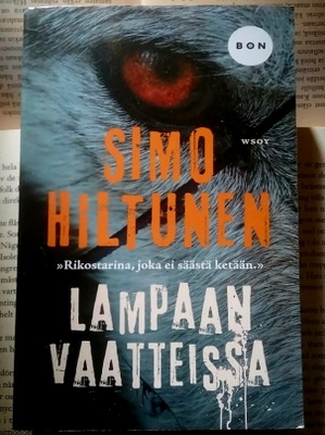 Simo Hiltunen - Lampaan vaatteissa (pokkari)