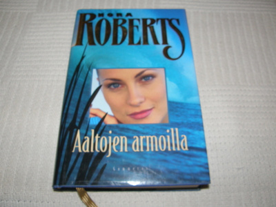 Nora Roberts Aaltojen armoilla -sid