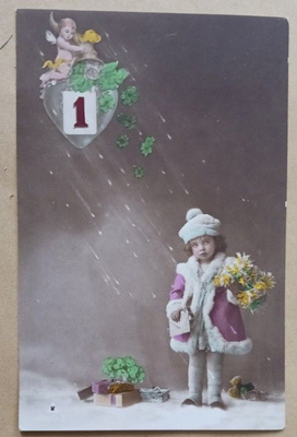 Lapsi tuo kukkia, lahjan, amoriini ja sydän,Uusi Vuosi 1924