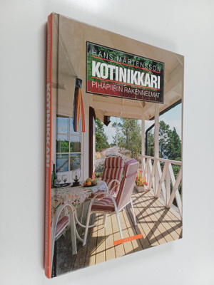 Hans Mårtensson : Kotinikkari : pihapiirin rakennelmat