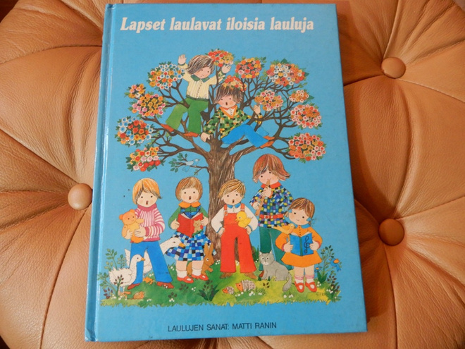 LAPSET LAULAVAT ILOISIA LAULUJA