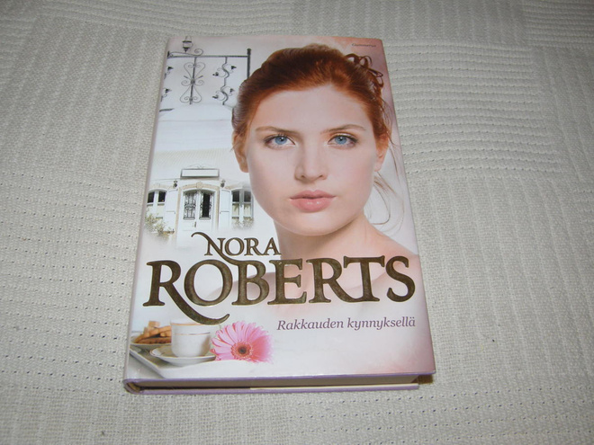 Nora Roberts Rakkauden kynnyksellä -sid