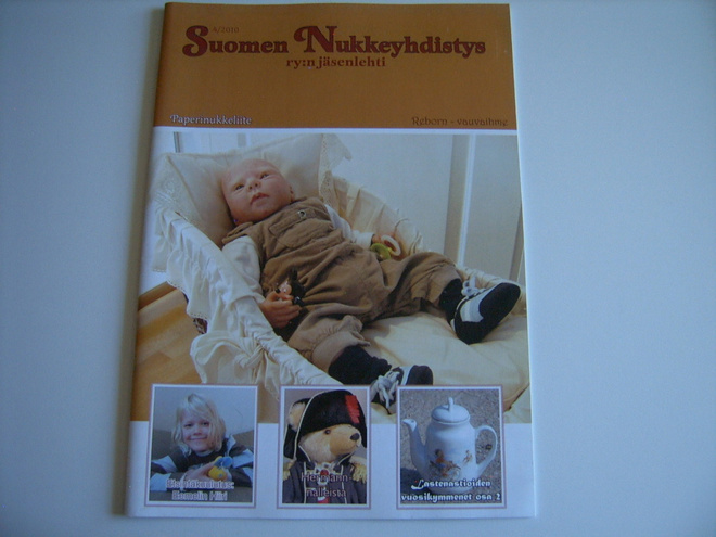 Suomen Nukkeyhdistys ry:n Jäsenlehti 4 / 2010 (paperinukke)
